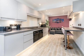 Large & Stylish 6 Bedroom, Long stays, Parking x6